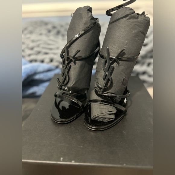 CASSANDRA SANDALS IN PATENT LEATHER WITH BLACK MONOGRAM - Picture 2 of 4